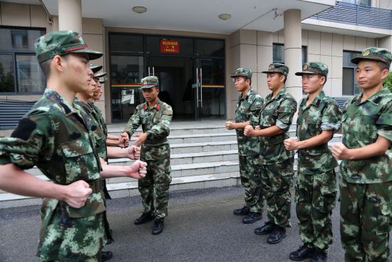 9月21日,武警湖北总队4000余名新兵在武汉某训练基地召开2017年度