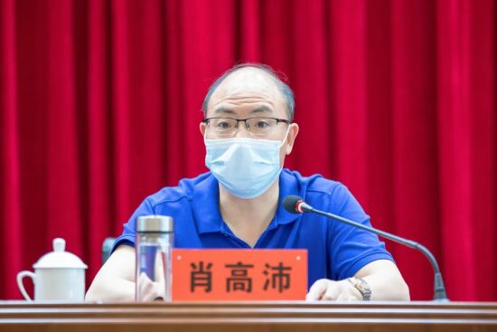 宜昌市委组织部常务副部长肖高沛宣读宜昌市委决定
