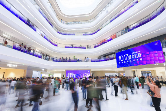 开业当天人气火爆。 开业当天人气火爆。