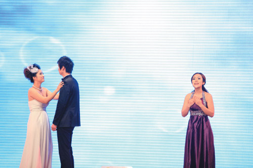 鄂州23岁女孩摘取全国婚礼主持人