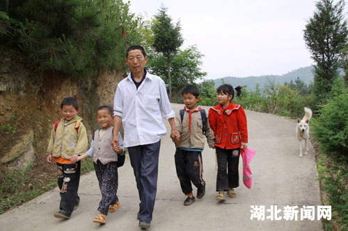 竹山宝丰人口_竹山宝丰中学老师照片(2)