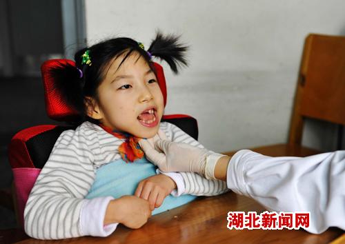 中日混血脑瘫患儿来汉治疗一年半后效果