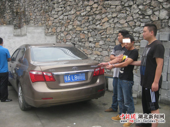 恩施市警方打掉一盗窃团夥 破获系列入室盗窃案