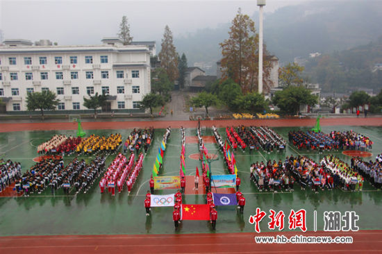 恩施市屯堡初级中学第四届体育艺术节精彩纷呈