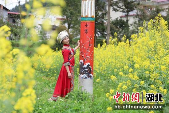 谢定雄 覃明 钟杰 郑勇)3月23日,在湖北省恩施州咸丰县大路坝区千亩