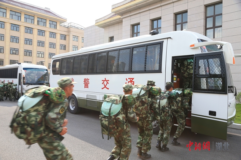 驻鄂武警交通部队做好贵州纳雍山体滑坡救援准备