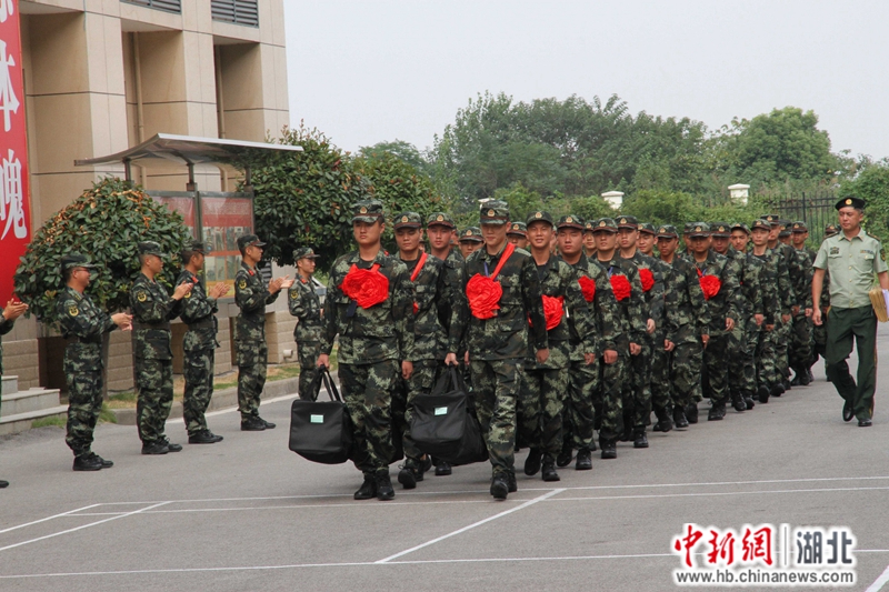 武警湖北总队新兵入营训练