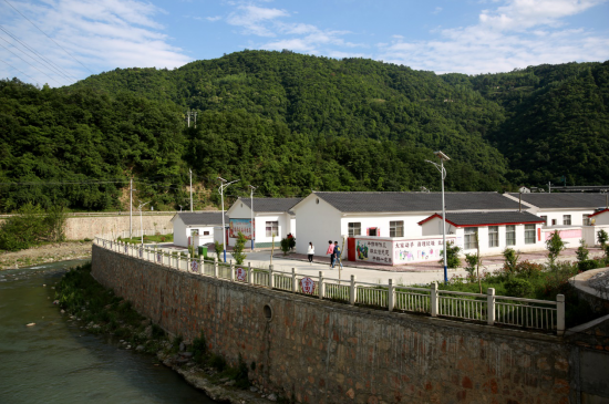 车间开在家门口 南漳县长坪镇扶贫先扶智(图)