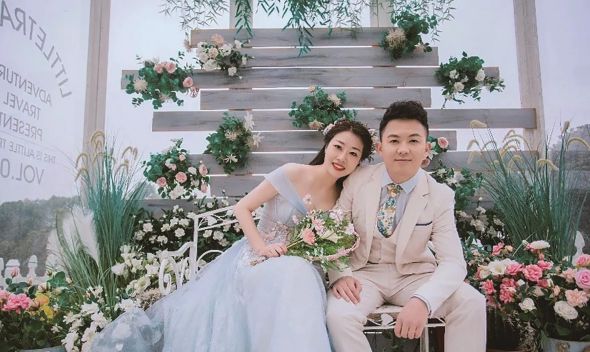 王志超(右)和何楚楚(左)的婚纱照