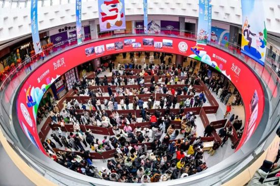 �人��¶ɽ���ʻ�ѩ��������𳤶ӡ�ͨѶԱ��� ��ͼ