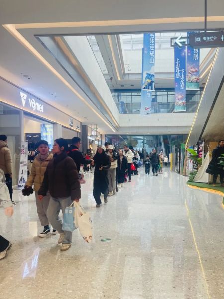 �人��¶ɽ���ʻ�ѩ����ڴ��������������ſڡ� ���߷����� ��