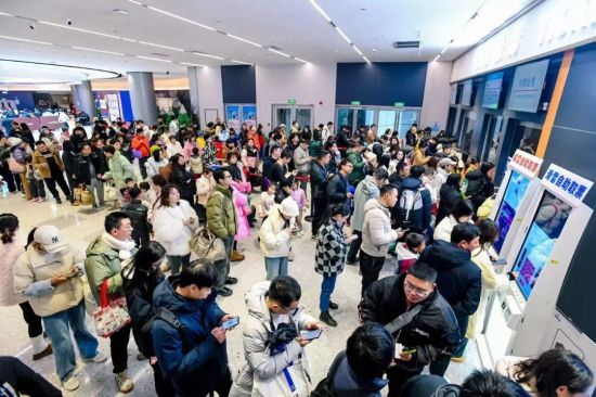 ���人��¶ɽ���ʻ�ѩ�����ο��Ŷ�ȡƱ�� ͨѶԱ��� ��ͼ