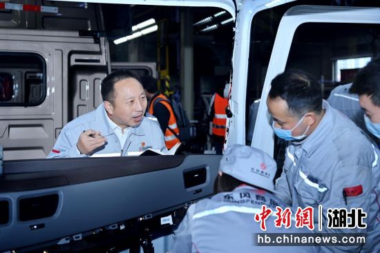 ȫ���˴�������������ó����޹�˾����������װ��⳵�䡰���ΰࡱ�೤����ϯ����ʦ�����塣 ����������ͼ