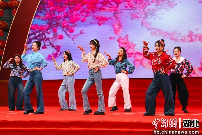 民众“C位”当主角