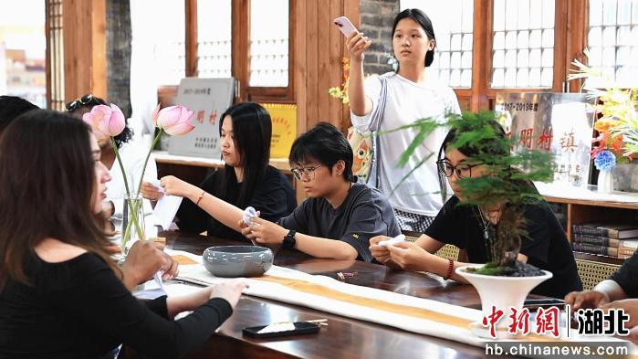 长江大学组织国际学生赴洪湖“感知中国”
