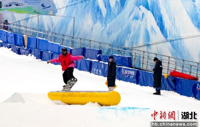 河南省第十五届运动会冰雪赛事在湖北咸宁举行