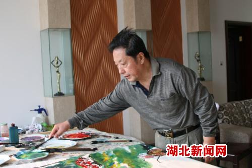 原湖北省委书记关广富寄情丹青关注生态文明